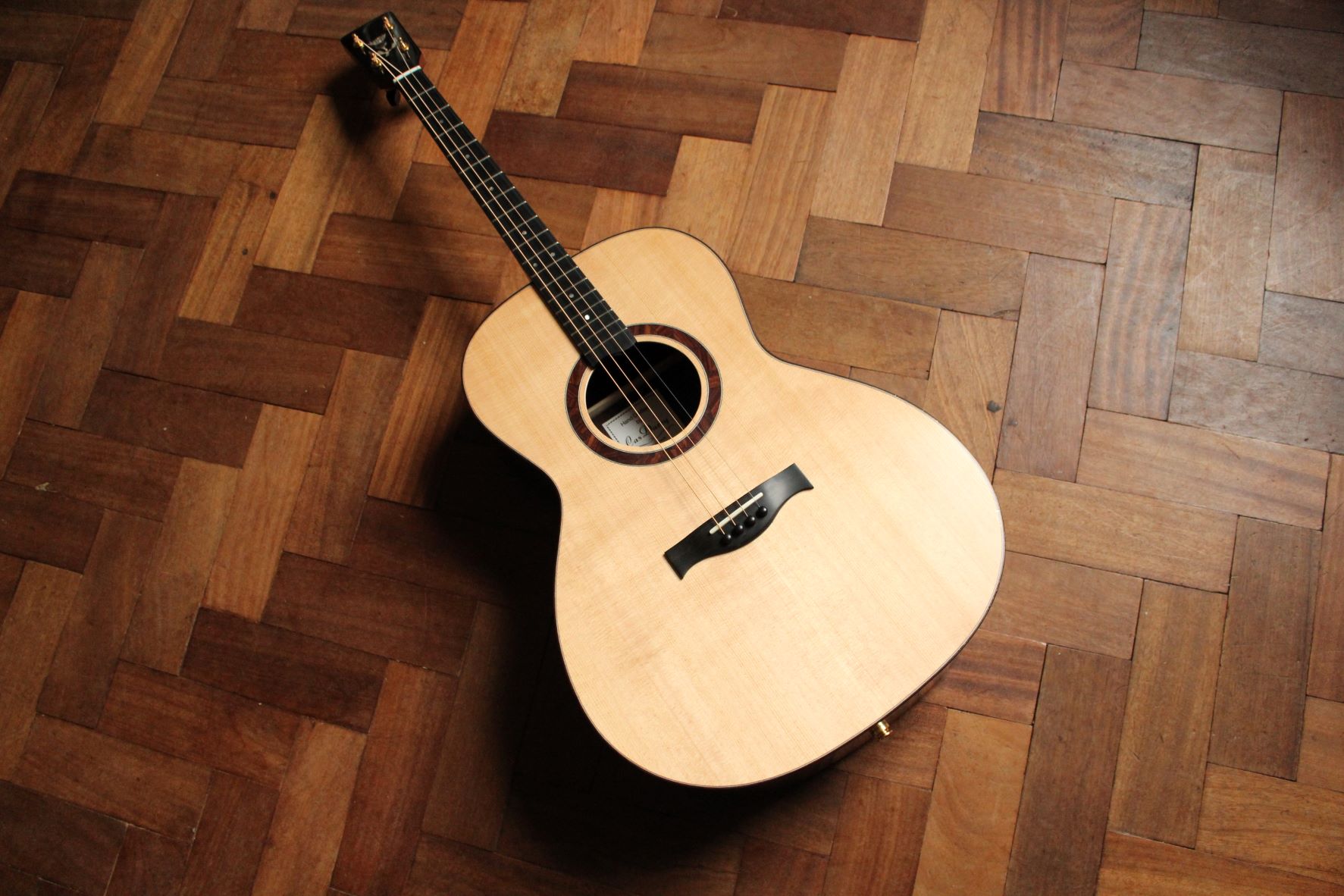 Large Tenor guitar